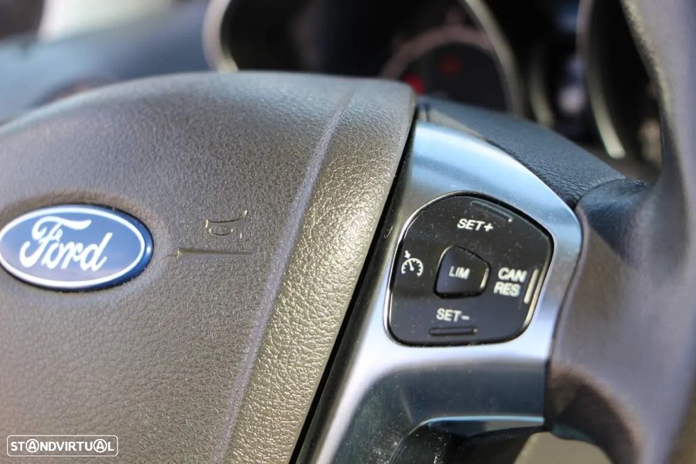 Ford Tourneo Courier 1.5 TDCi Titanium - 14