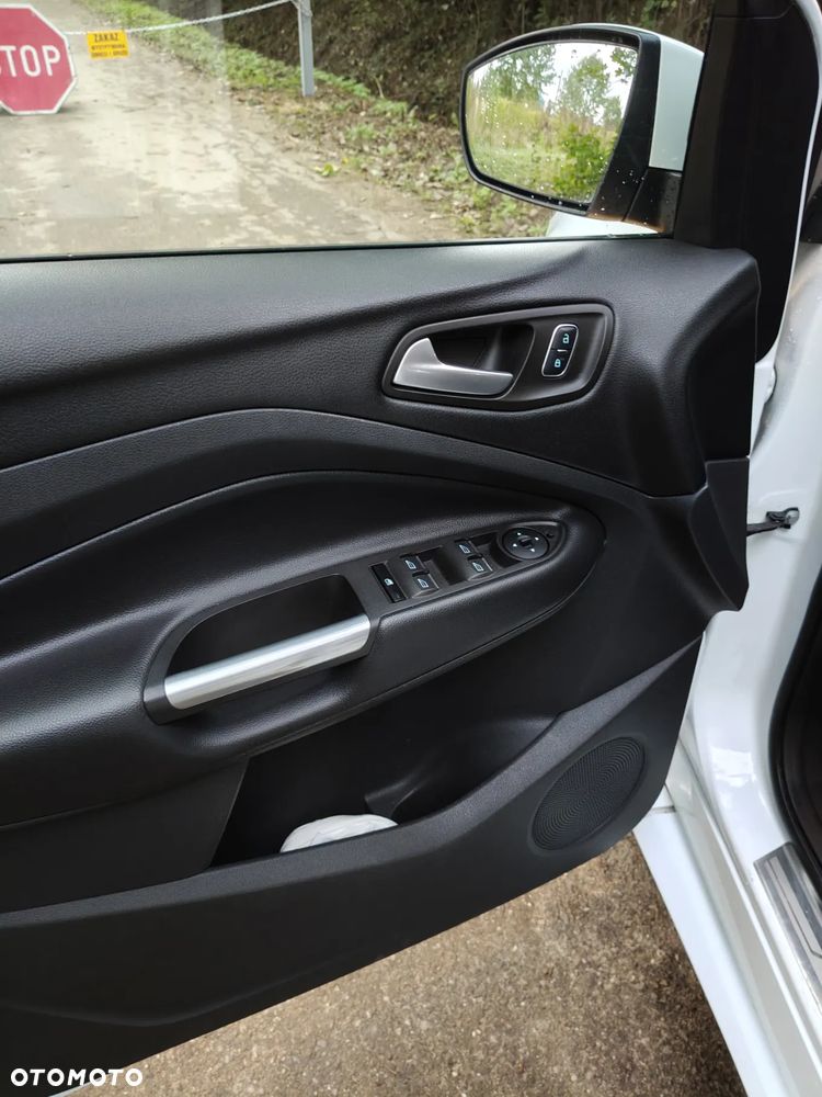 Ford Kuga 2.0 TDCi 2x4 ST-Line - 29