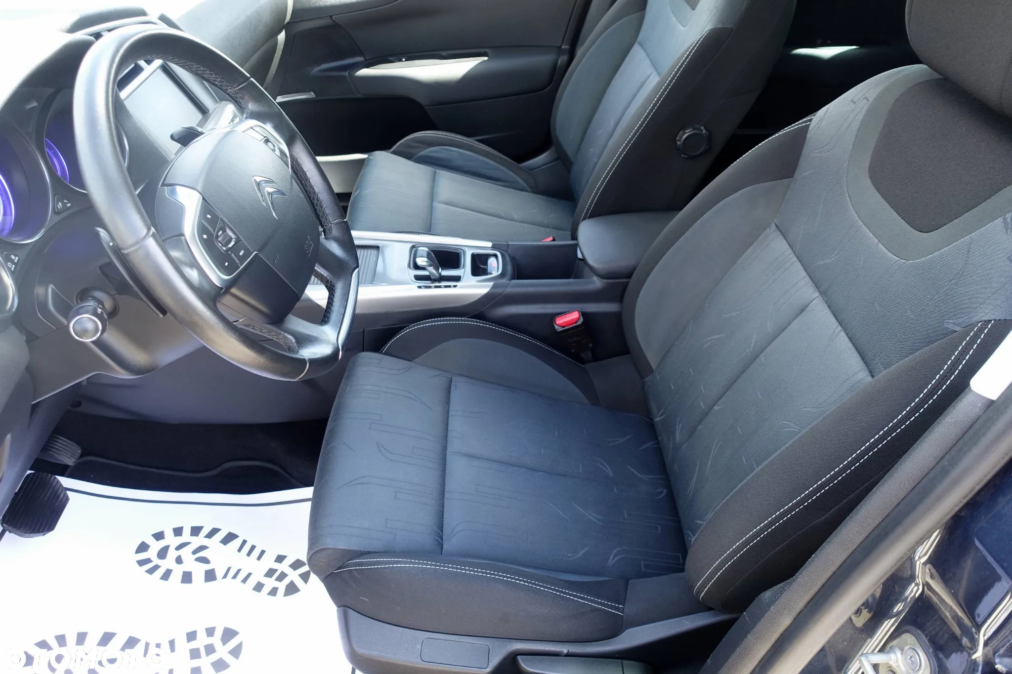 Citroën C4 e-HDi 115 ETG6 Selection - 12
