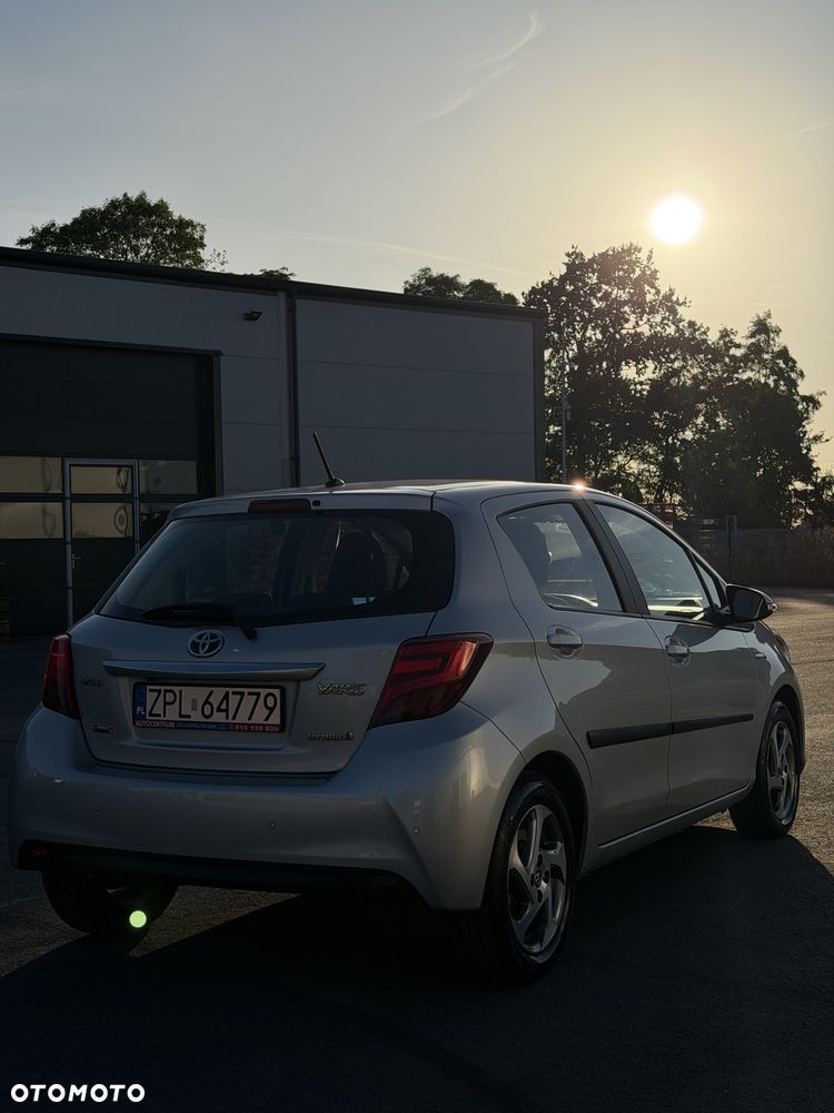 Toyota Yaris Hybrid 100 Premium EU6 - 4