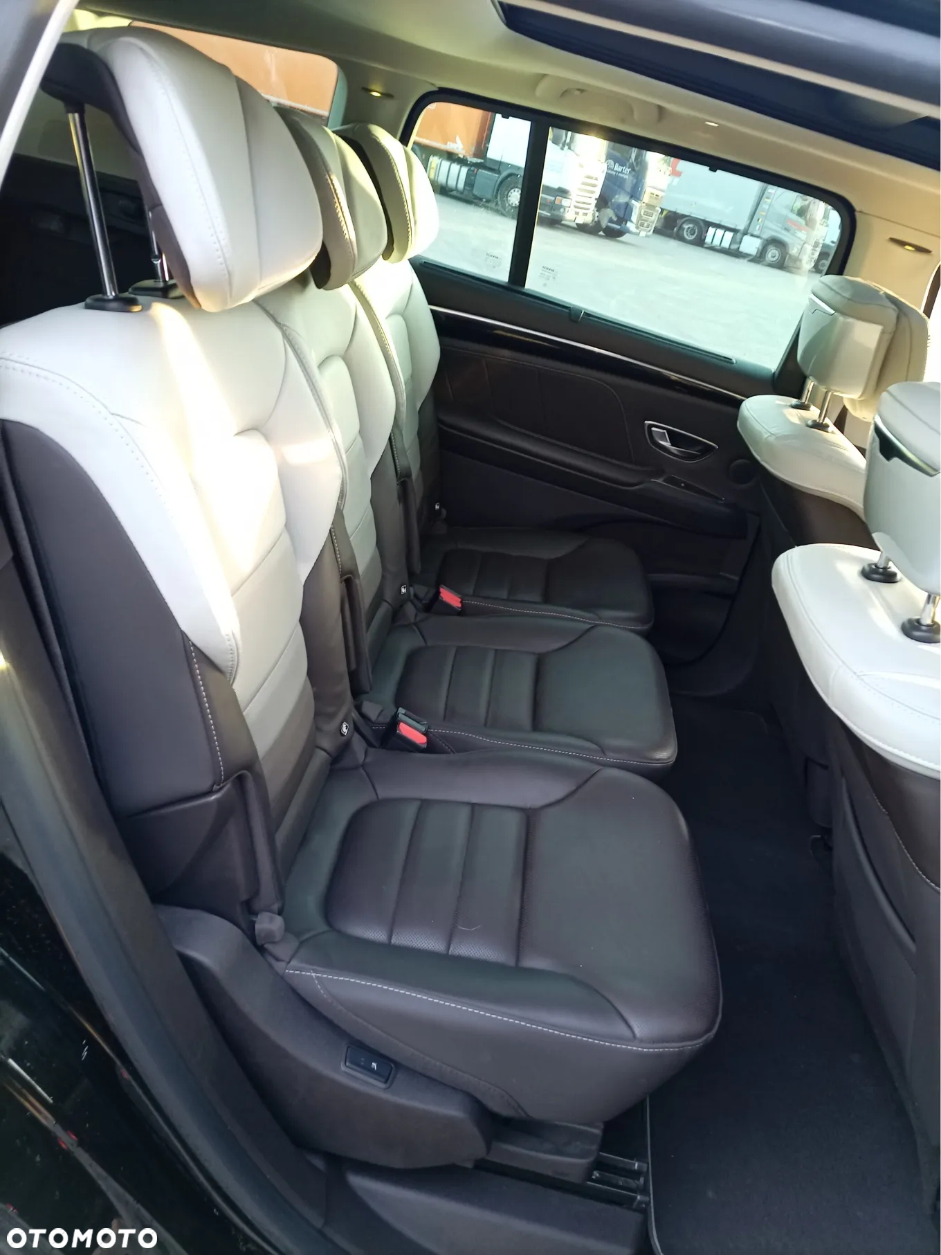 Renault Espace 1.6 dCi Energy Initiale Paris EDC - 16