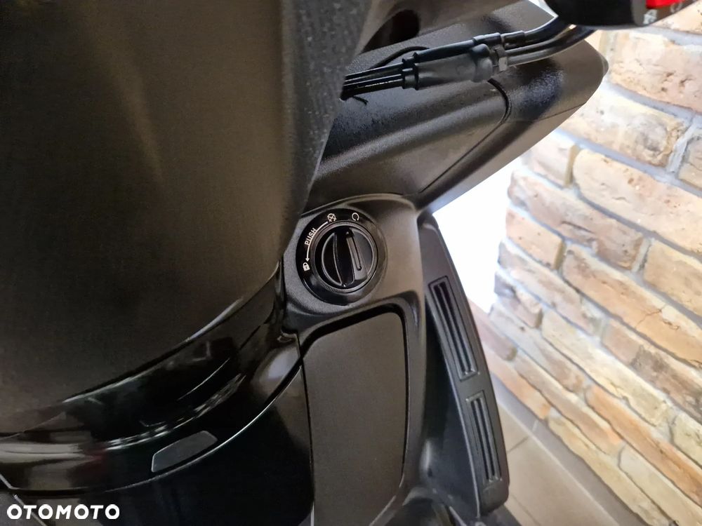 Peugeot Metropolis - 25