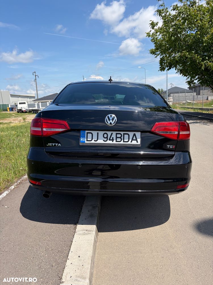 Volkswagen Jetta 1.2 TSI Trendline - 11