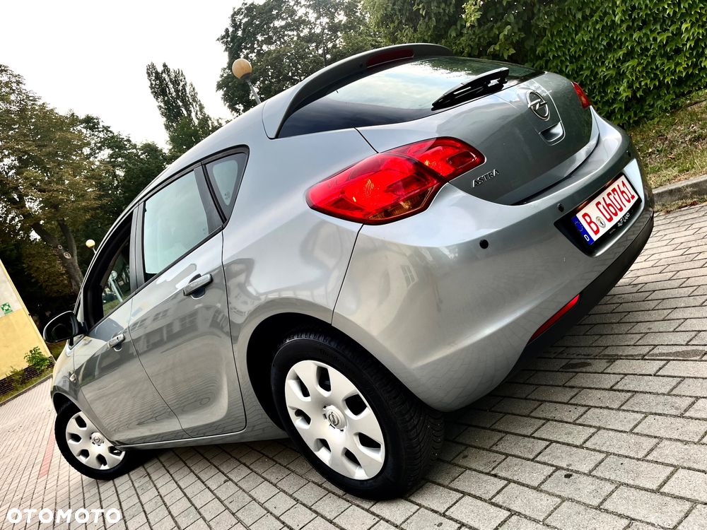 Opel Astra 1.6 Design Edition - 1