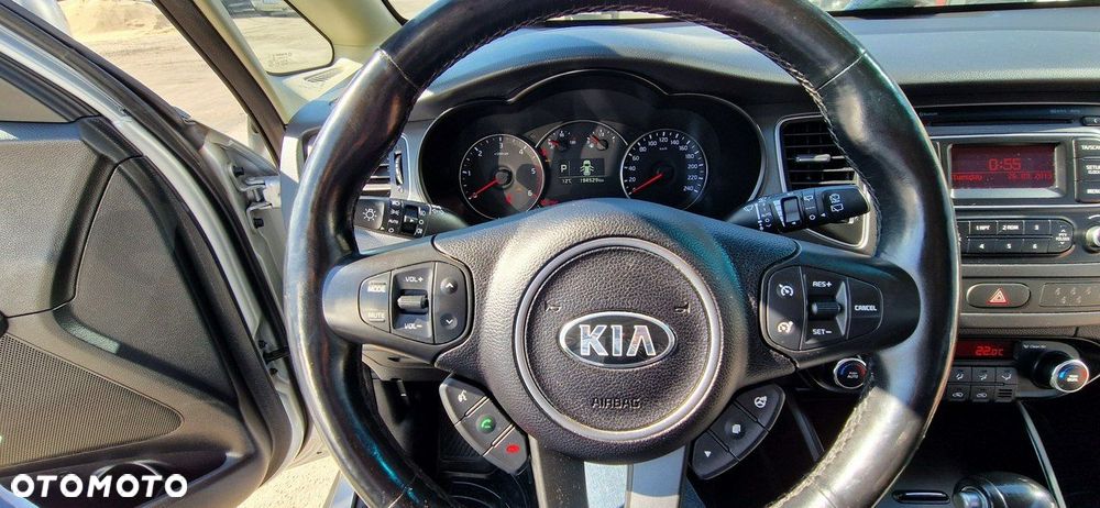 Kia Carens - 13