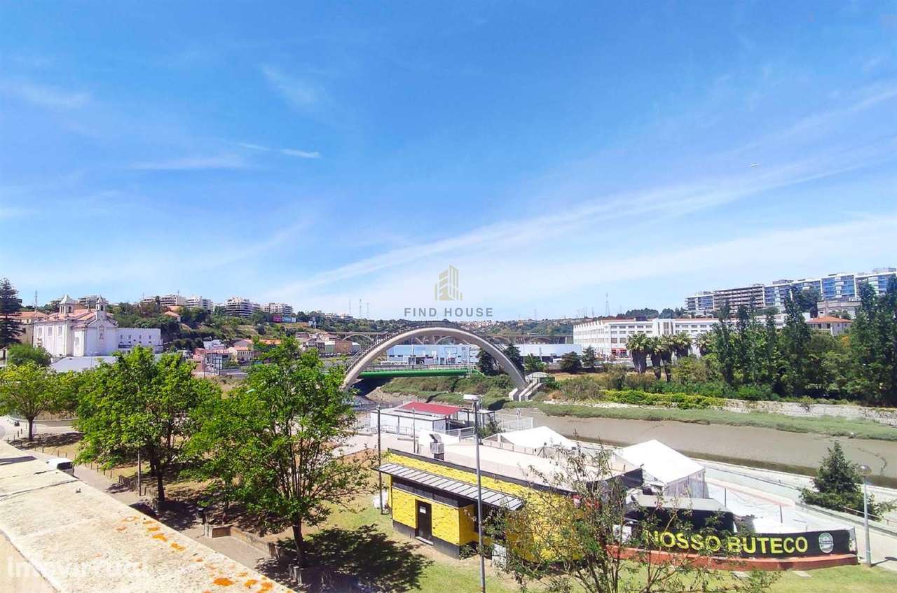 Prédio para Reabilitação Residencial em Sacavém - Grande imagem: 4/14