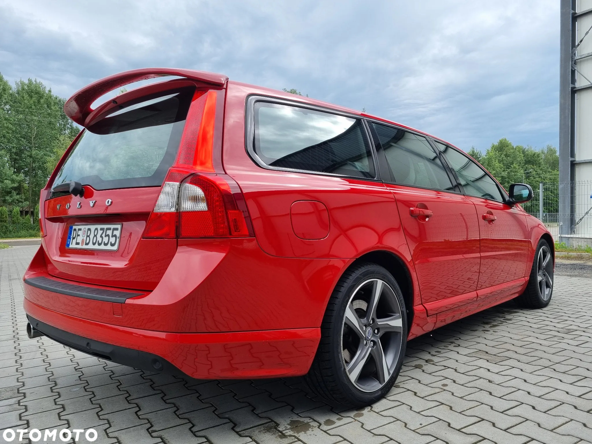 Volvo V70 D3 R-Design - 9