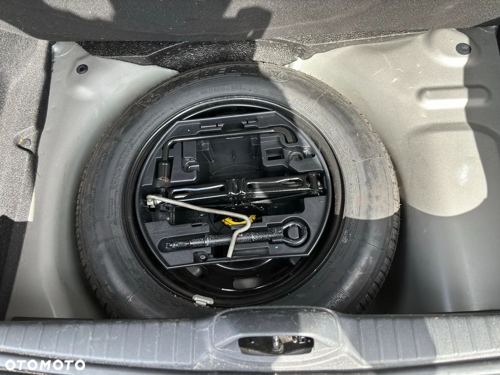 Peugeot 208 - 16