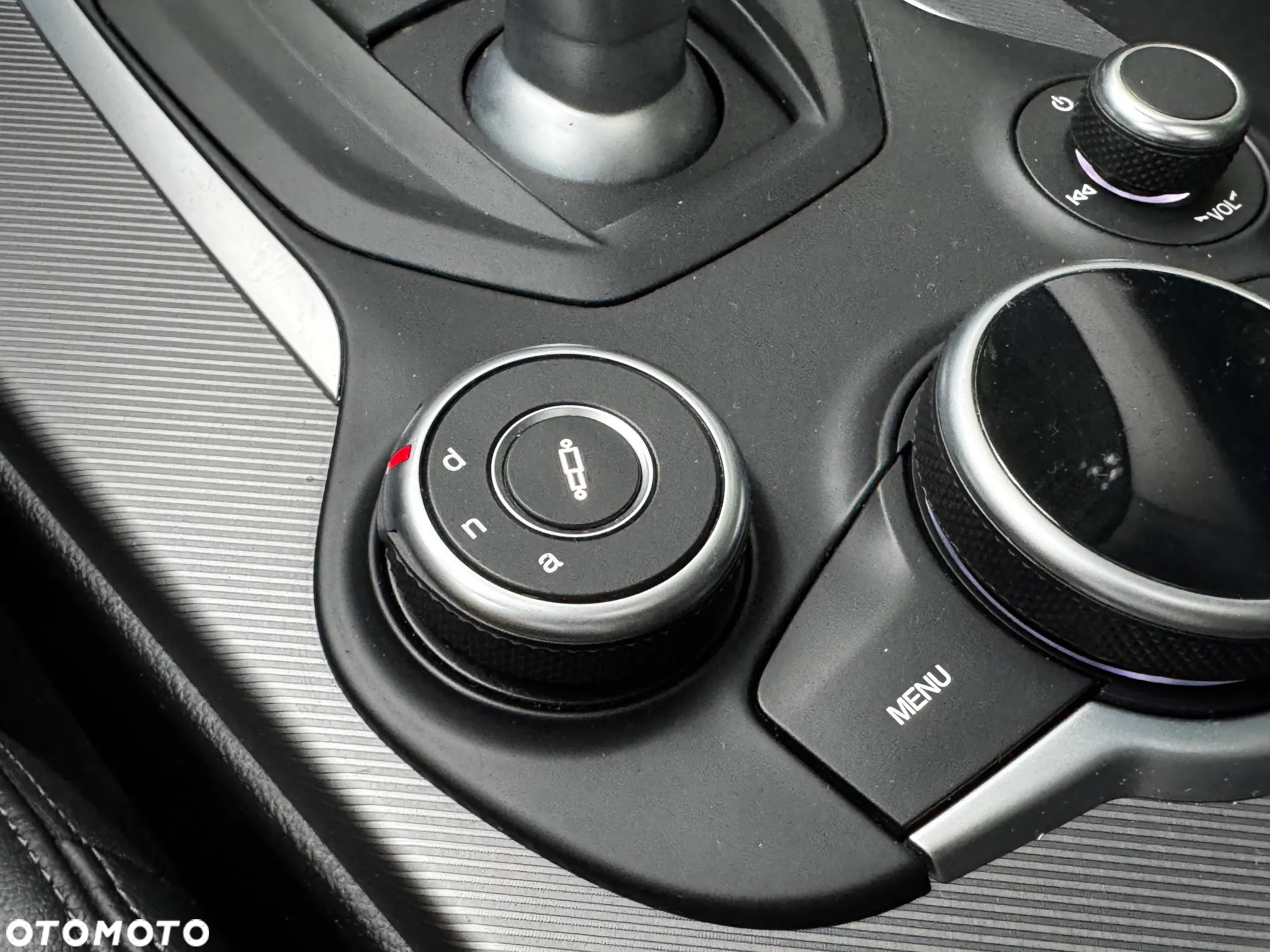 Alfa Romeo Giulia 2.0 Turbo 16V AT8-Q4 Veloce - 25