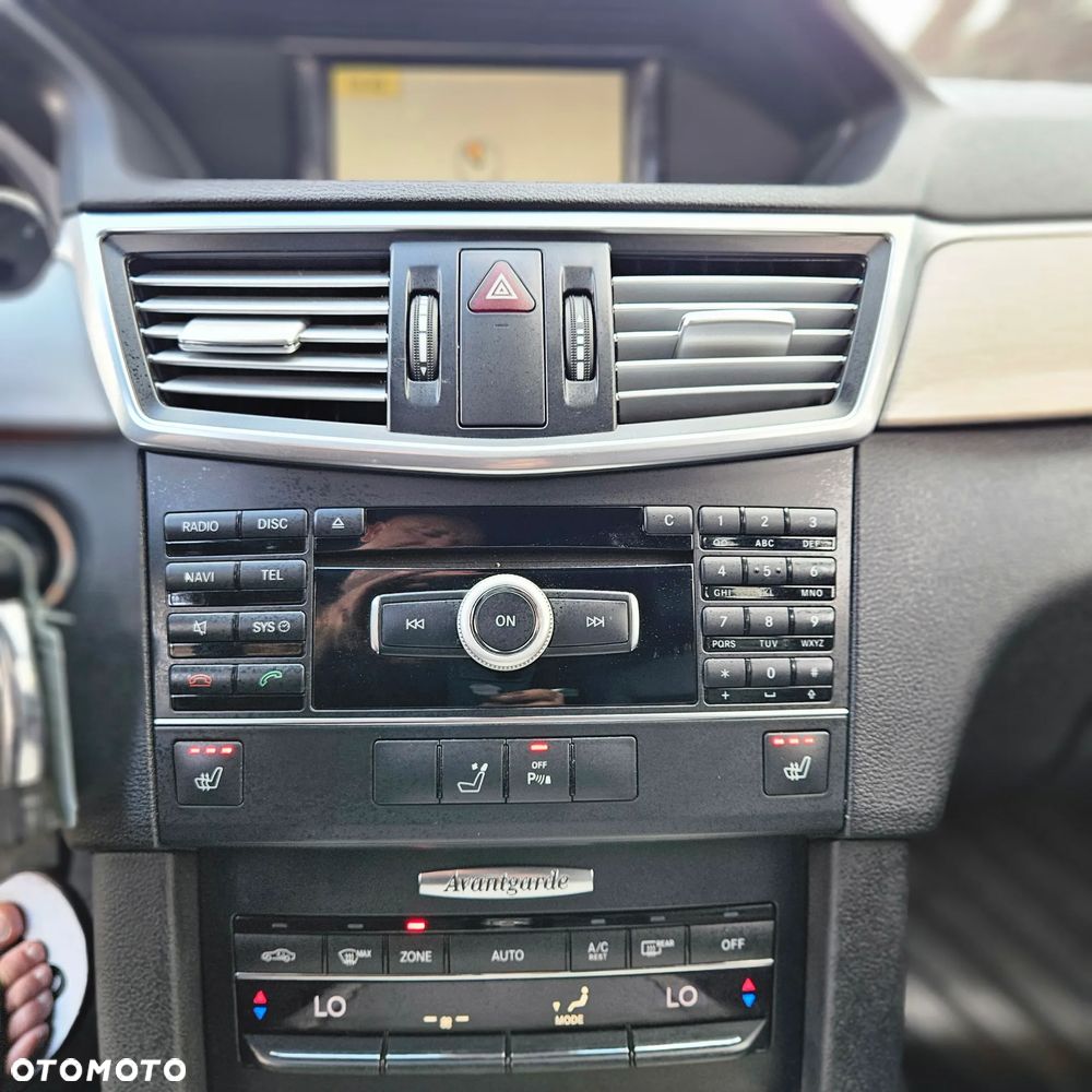 Mercedes-Benz Klasa E 350 CDI DPF BlueEFFICIENCY 7G-TRONIC Avantgarde - 35