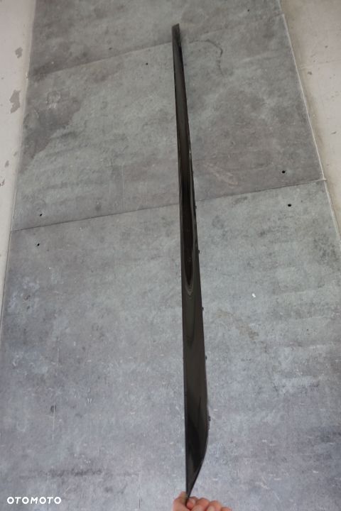 LISTWA PROGOWA PRAWA BMW F40 - 2