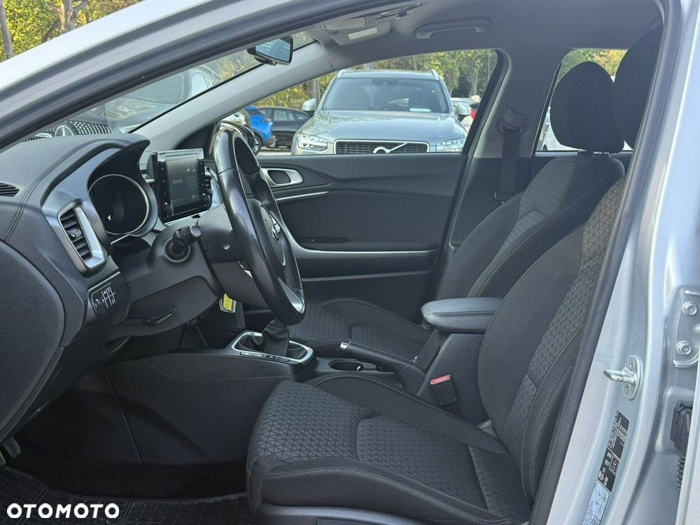 Kia Ceed - 11