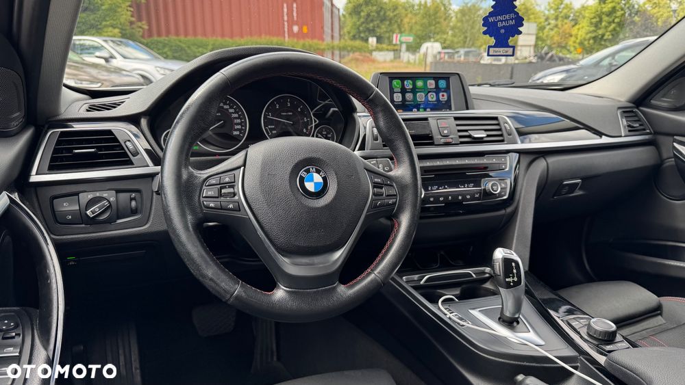 BMW Seria 3 320d Sport Line - 32