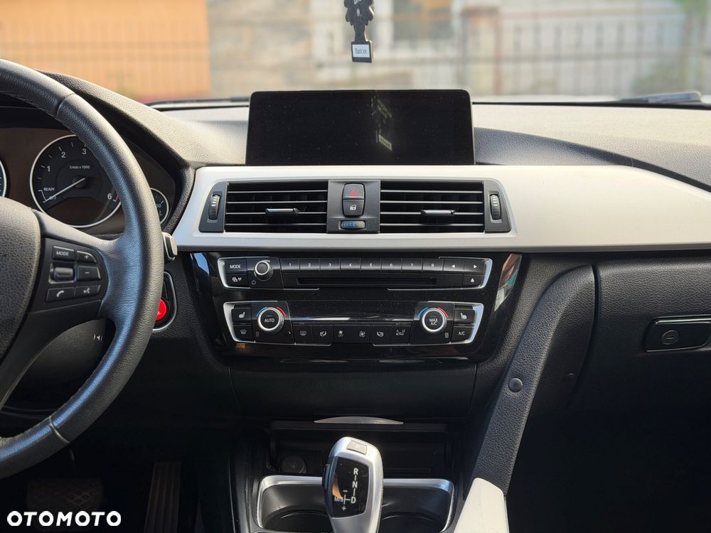 BMW Seria 3 320d Edition Luxury Line Purity - 17