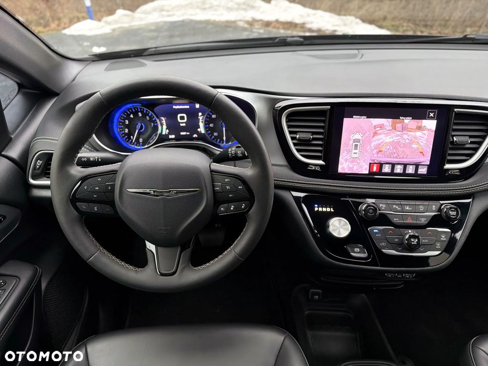 Chrysler Pacifica - 19