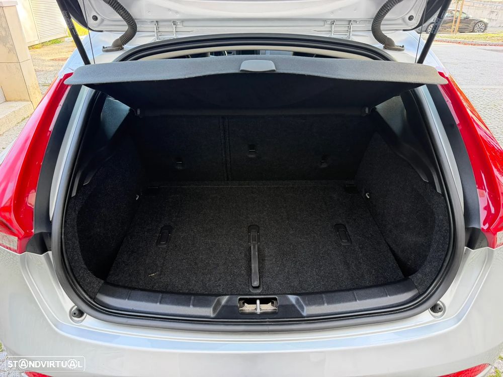 Volvo V40 2.0 D3 Momentum Geartronic - 24