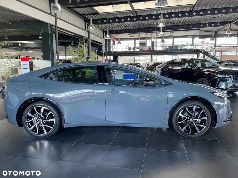 Toyota Prius - 4