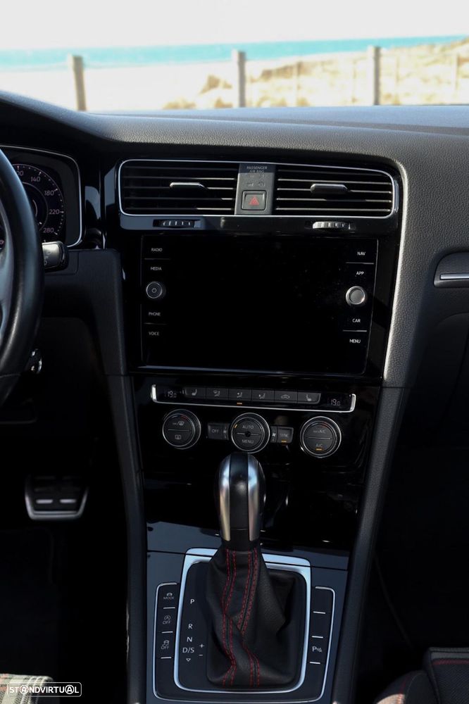 VW Golf 2.0 TSI GTI DSG Performance - 11