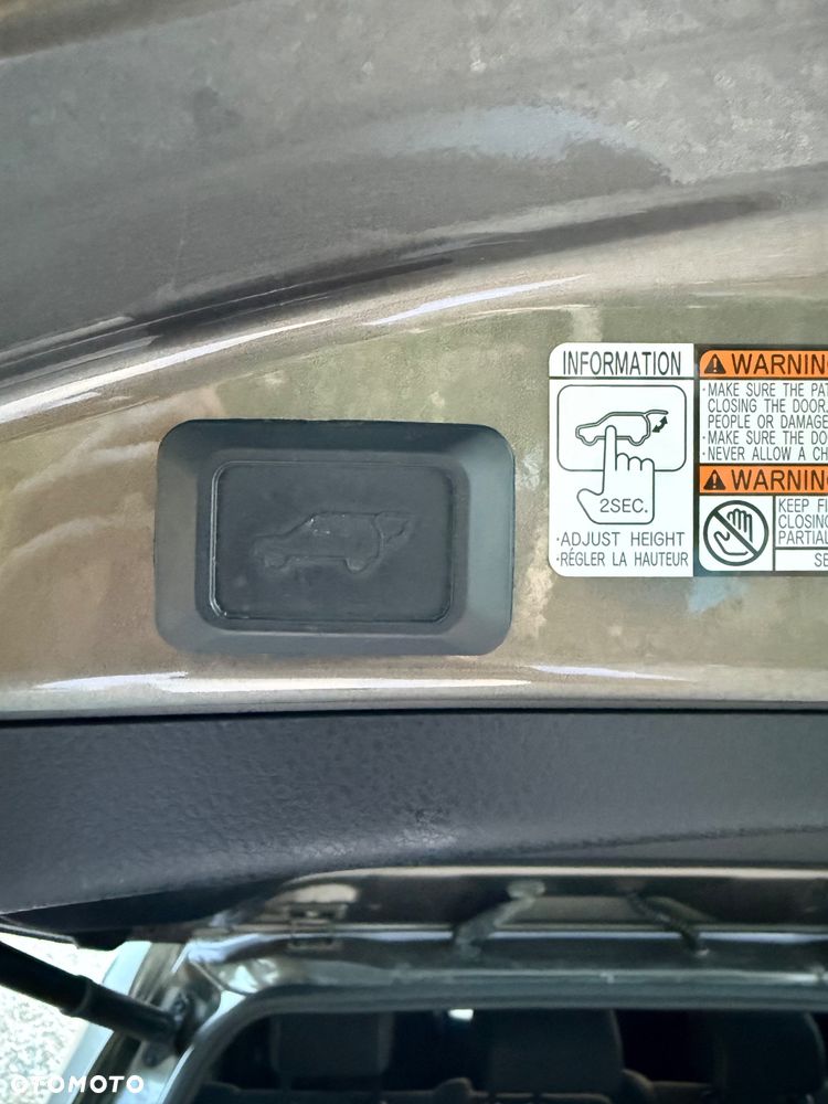 Toyota RAV4 - 8