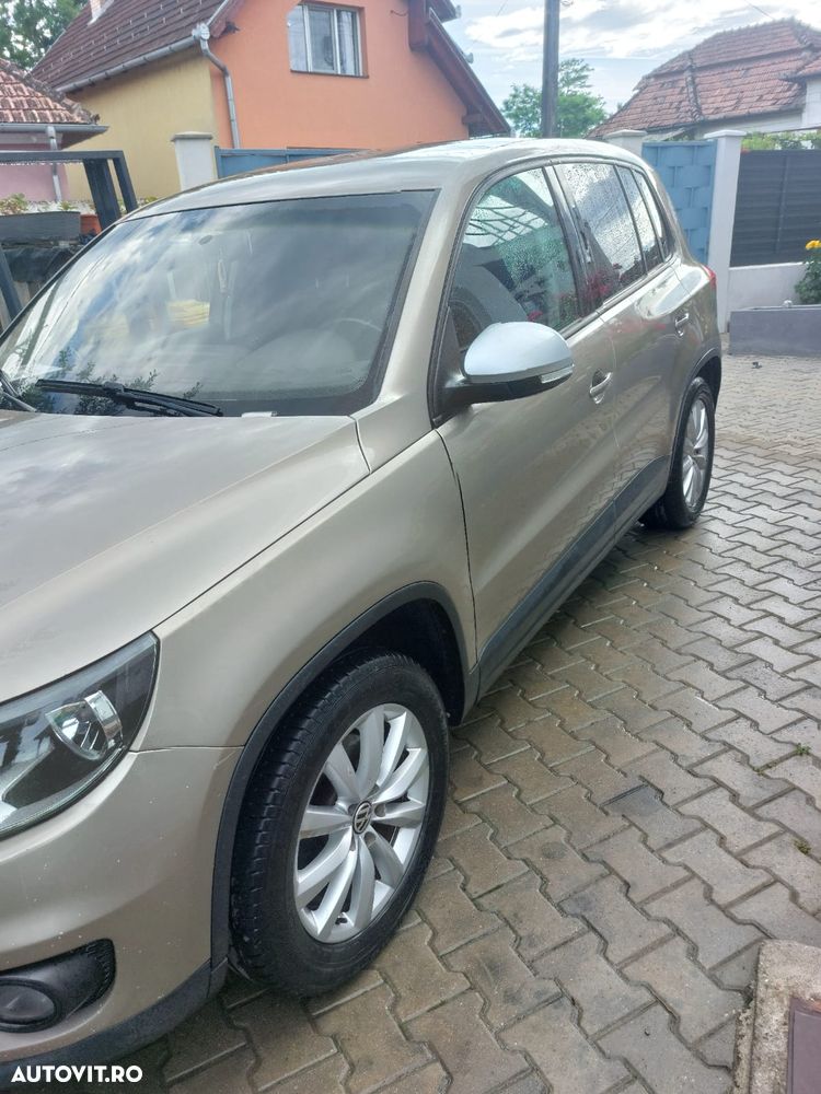 Volkswagen Tiguan - 1