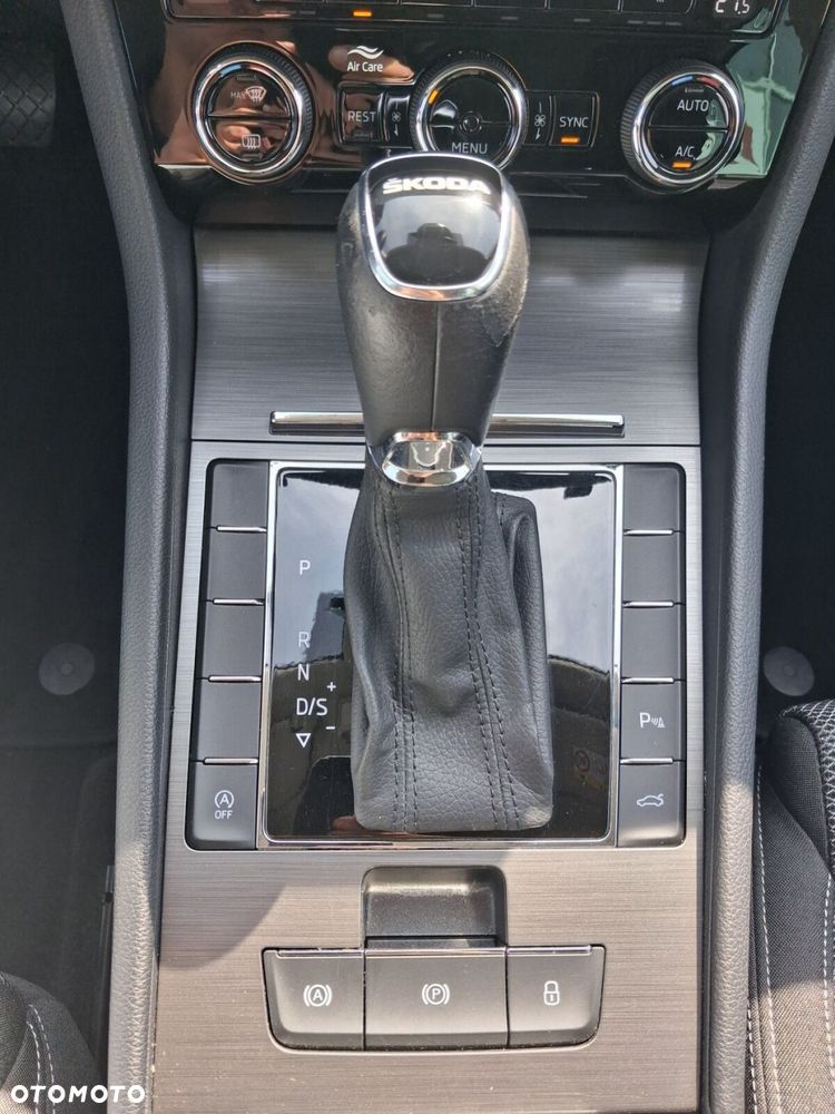 Skoda Superb 2.0 TDI SCR Style DSG - 33