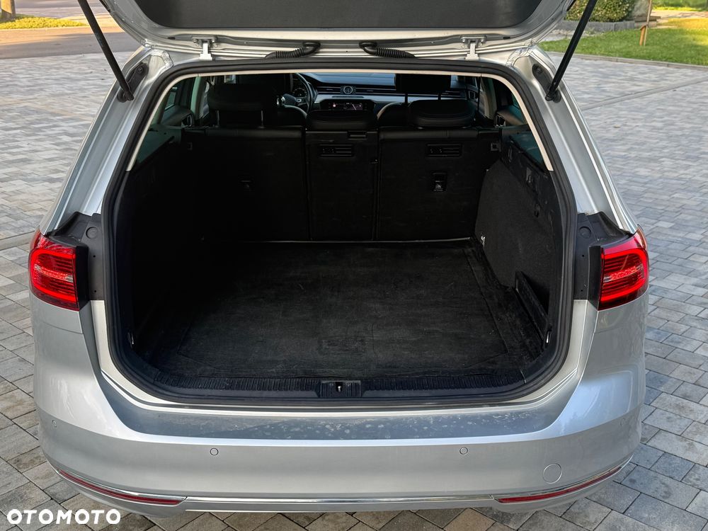 Volkswagen Passat 2.0 TDI SCR Highline - 24