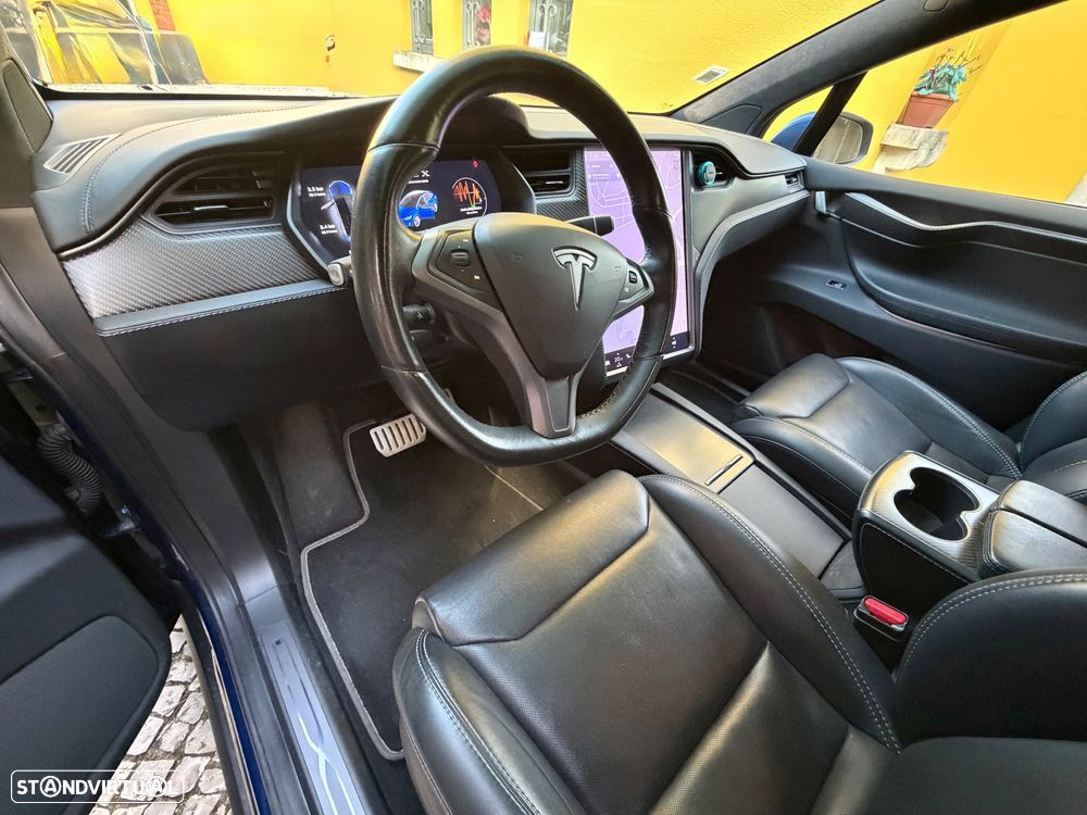 Tesla Model X - 48