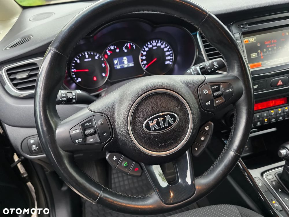 Kia Carens - 14