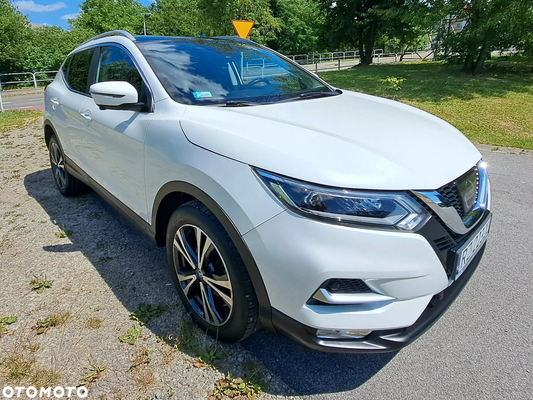 Nissan Qashqai 1.2 DIG-T N-Connecta Xtronic EU6 - 13