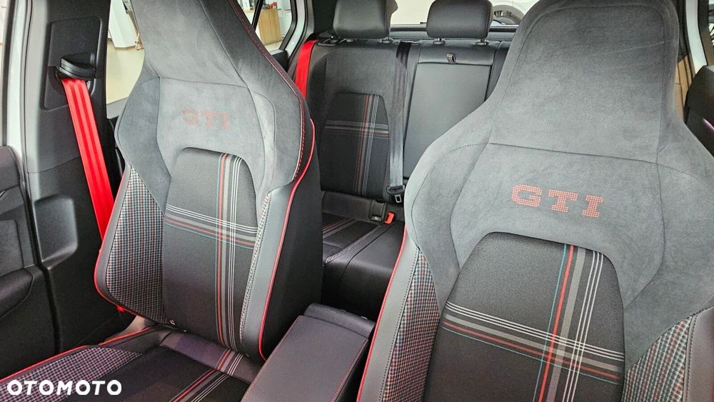 Volkswagen Golf - 29