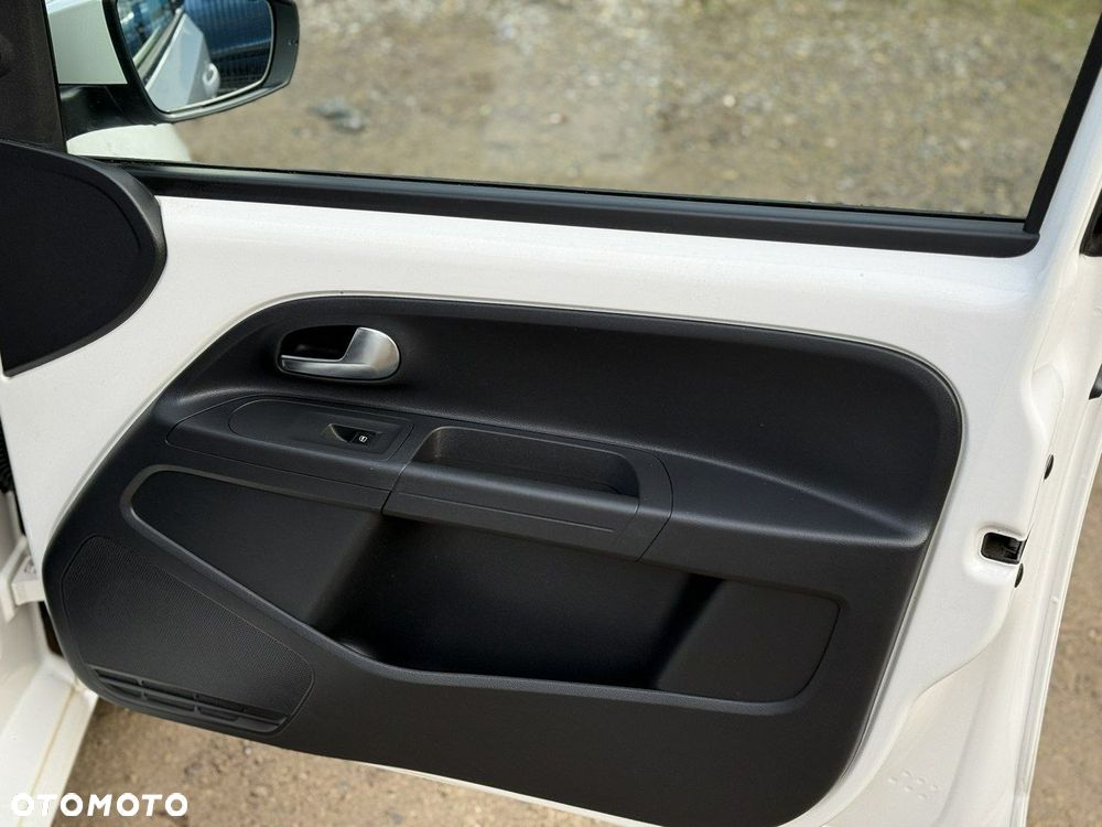 Volkswagen up! 1.0 White Style - 18