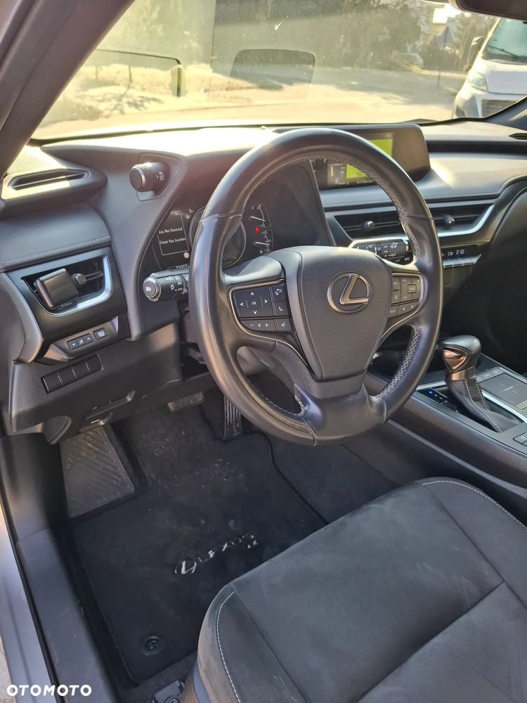Lexus UX - 23