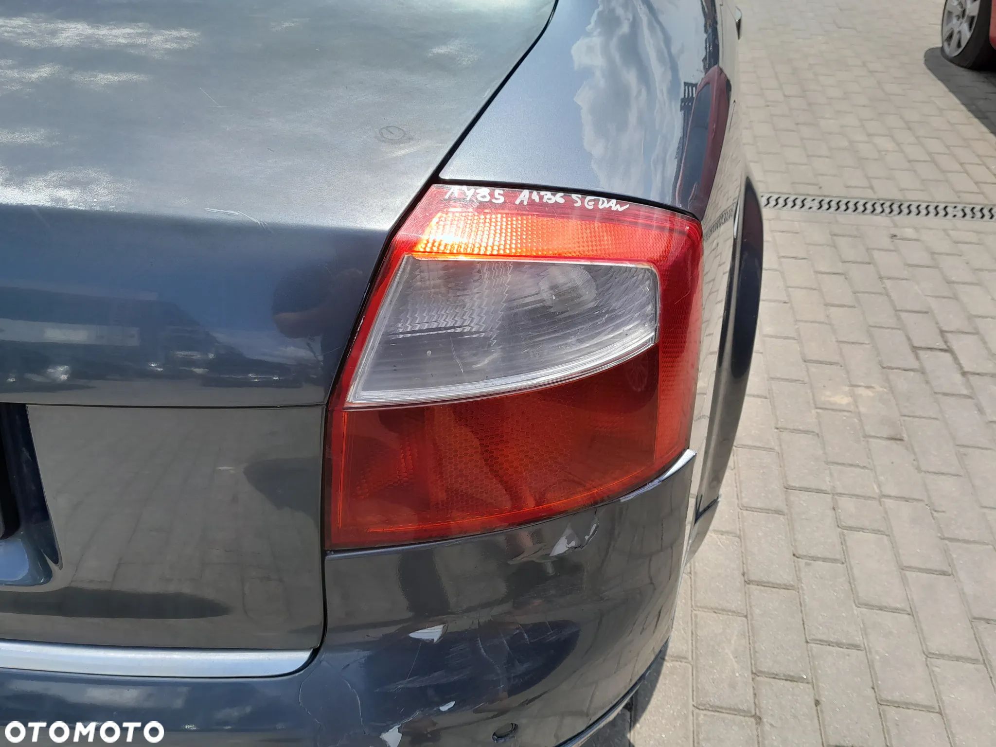 AUDI A4 B6 LAMPA PRAWA TYLNA PRAWY TYŁ SEDAN - 1