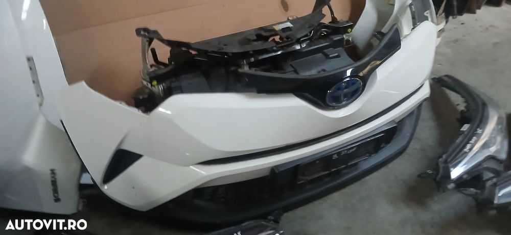 Fata Toyota C-HR 1.8 hybrid 2018 - 4