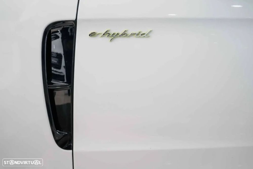 Porsche Panamera 4 E-Hybrid Platinum Edition - 3