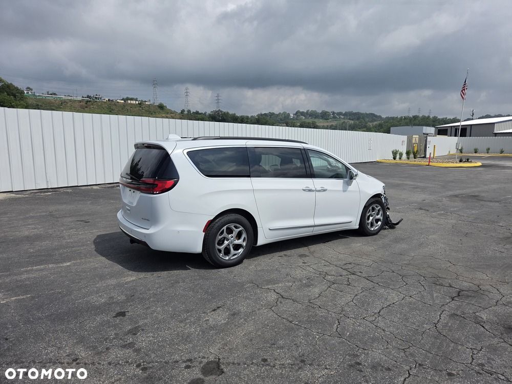 Chrysler Pacifica - 3