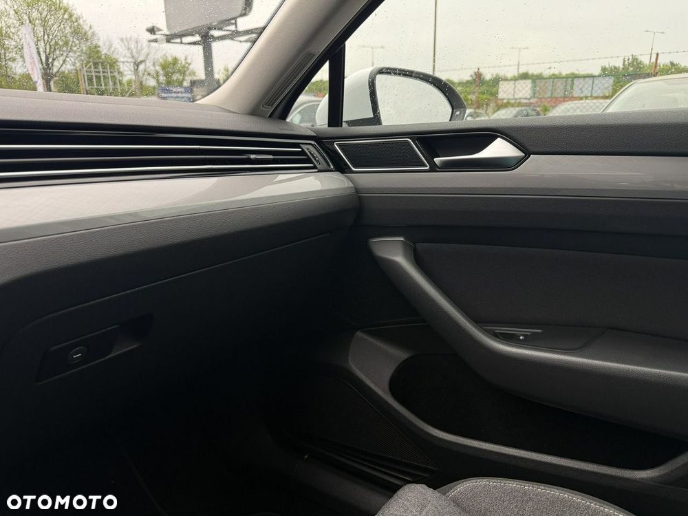 Volkswagen Passat 1.5 TSI EVO Business - 32