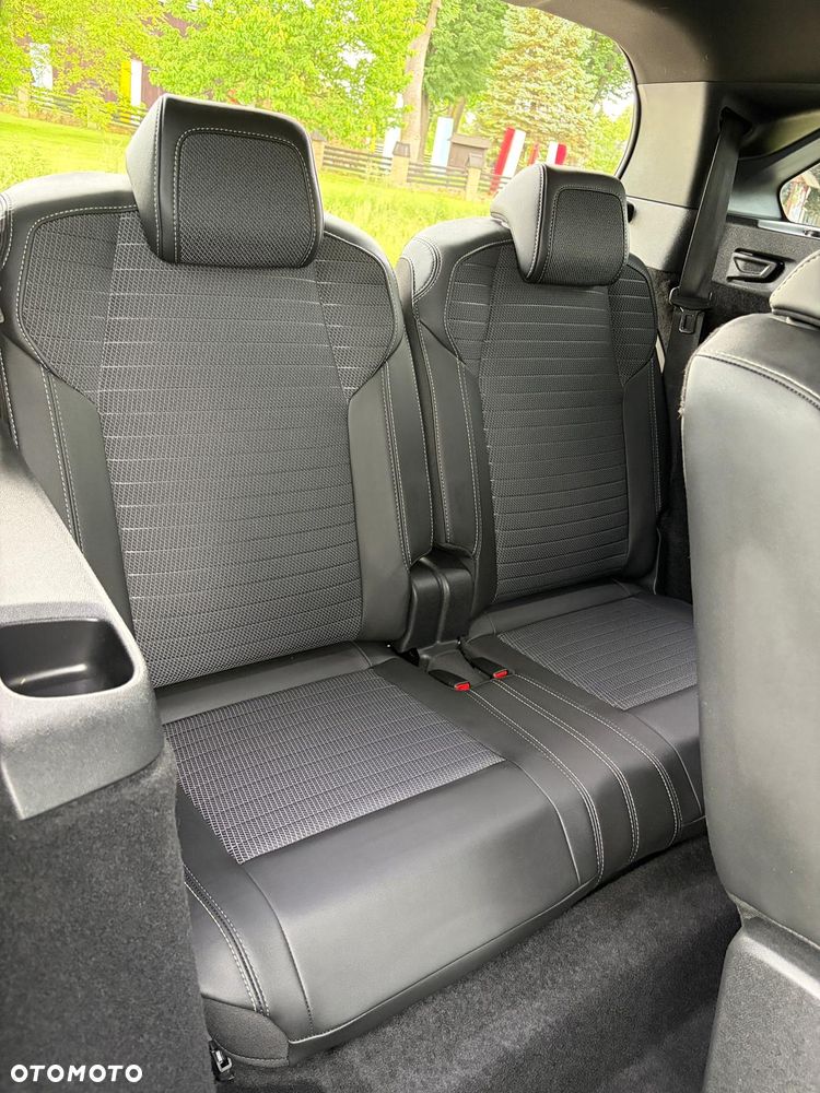 Peugeot E-5008 73kWh GT Exclusive - 25