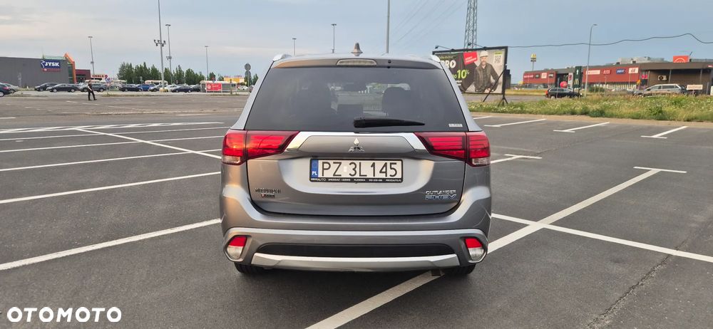 Mitsubishi Outlander 2.0 4WD Plus - 2