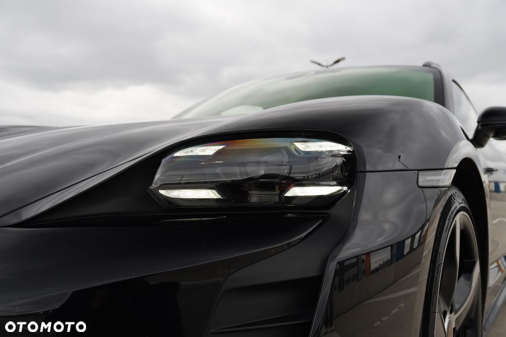 Porsche Taycan Turbo - 14