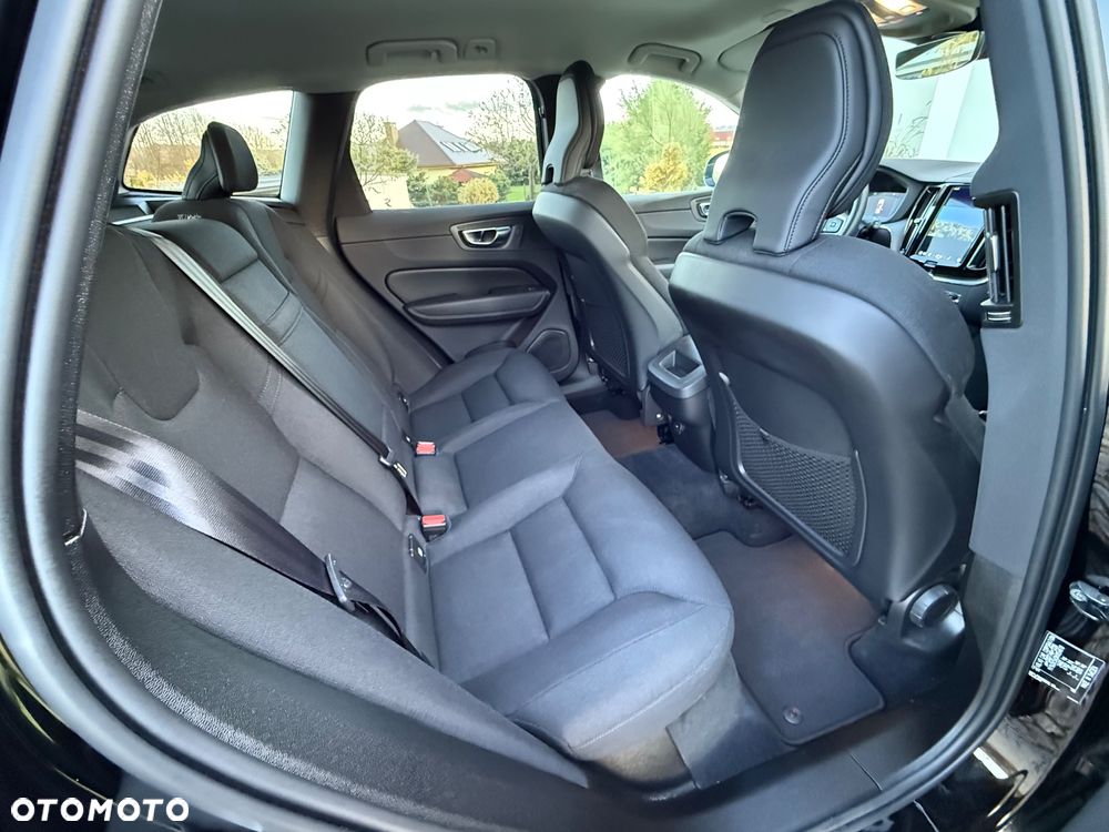 Volvo XC 60 B4 D Geartronic Momentum Pro - 27