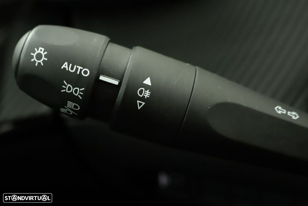 Peugeot 2008 1.2 PureTech Allure - 17