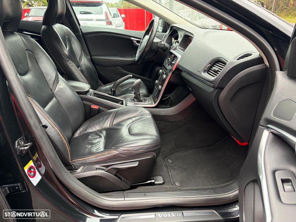 Volvo V40 Cross Country D2 Momentum - 27