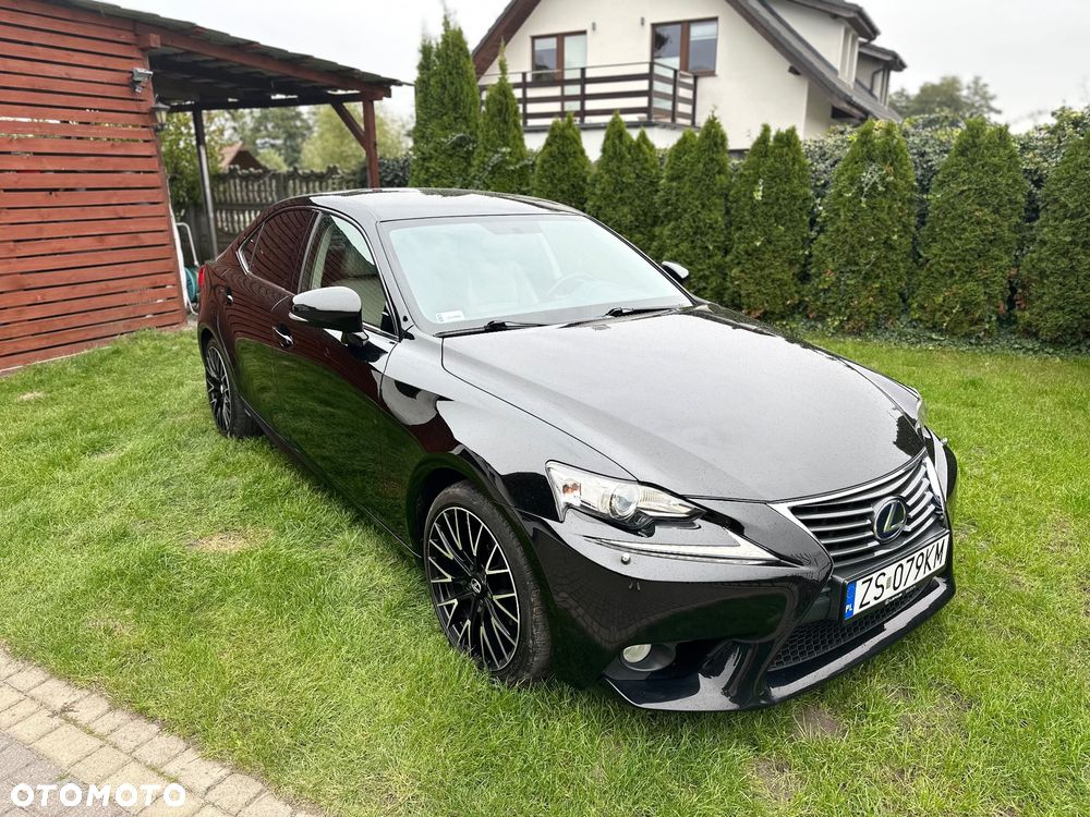 Lexus IS 300h Business - 8
