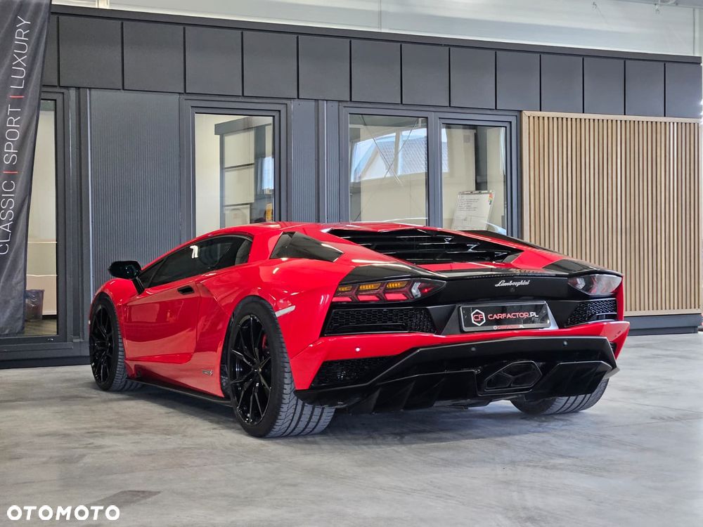 Lamborghini Aventador - 8