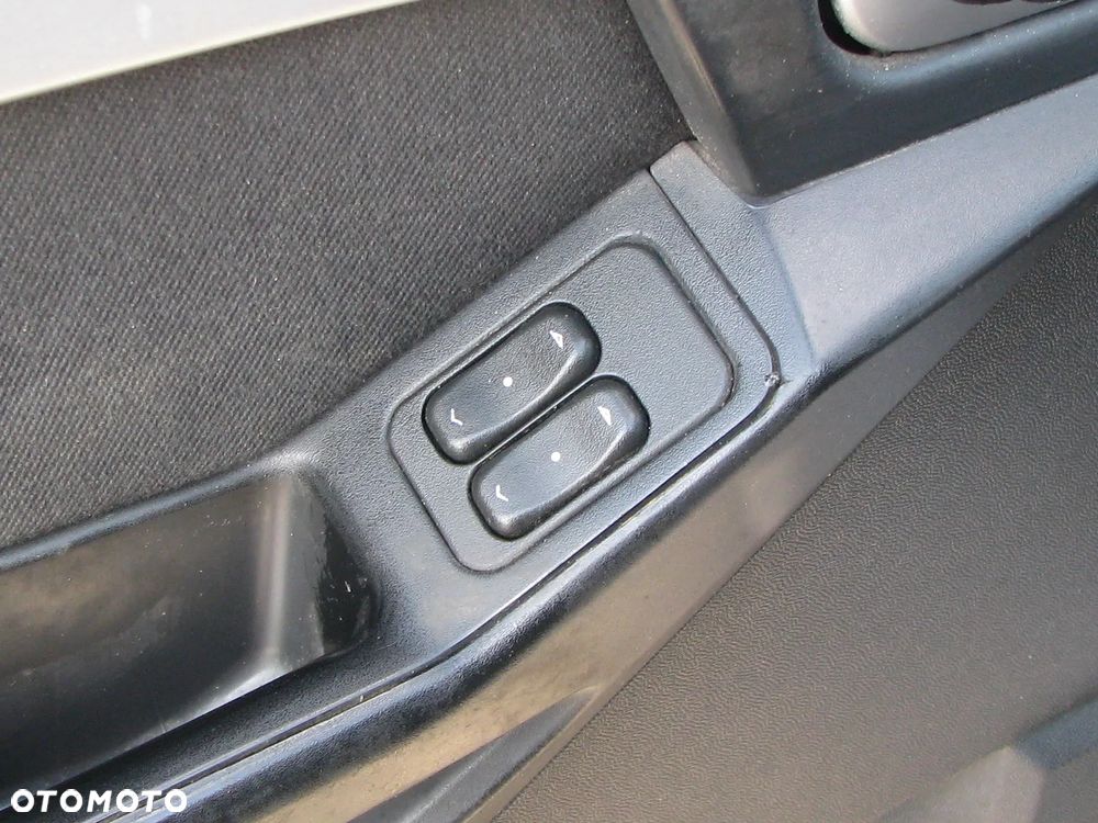 Opel Meriva 1.6 16V (Essentia) - 12