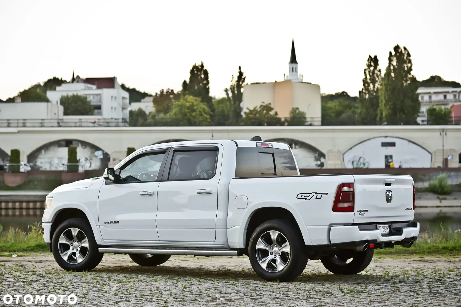 RAM 1500 Crew Cab Laramie - 11