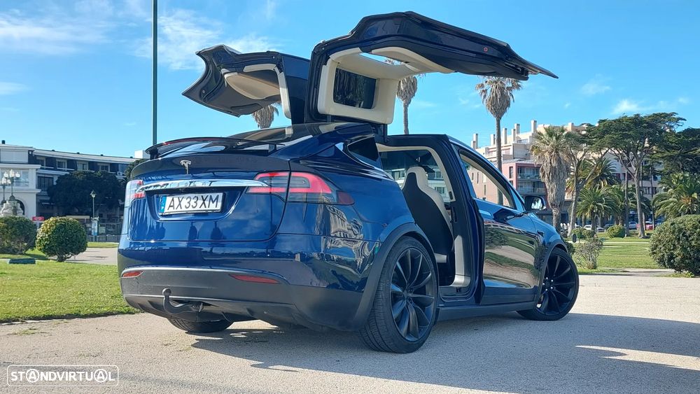 Tesla Model X - 1