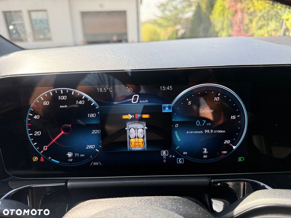 Mercedes-Benz GLA 200 d AMG Line - 38