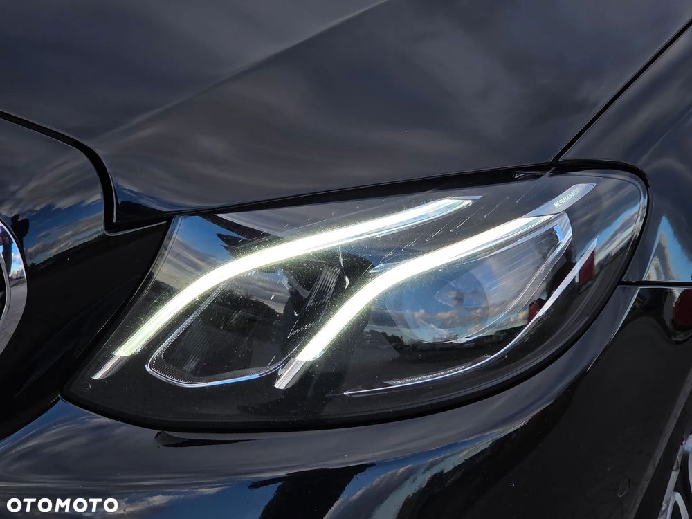 Mercedes-Benz Klasa E 220 d T 9G-TRONIC Exclusive - 17